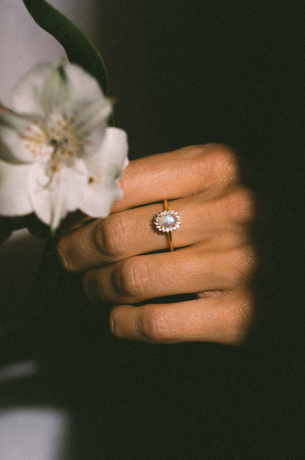 Mini Antiquity Ring - Moonstone